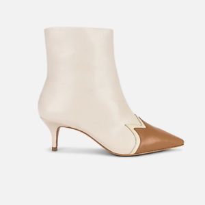 NWT Raye Savvy Bootie in White